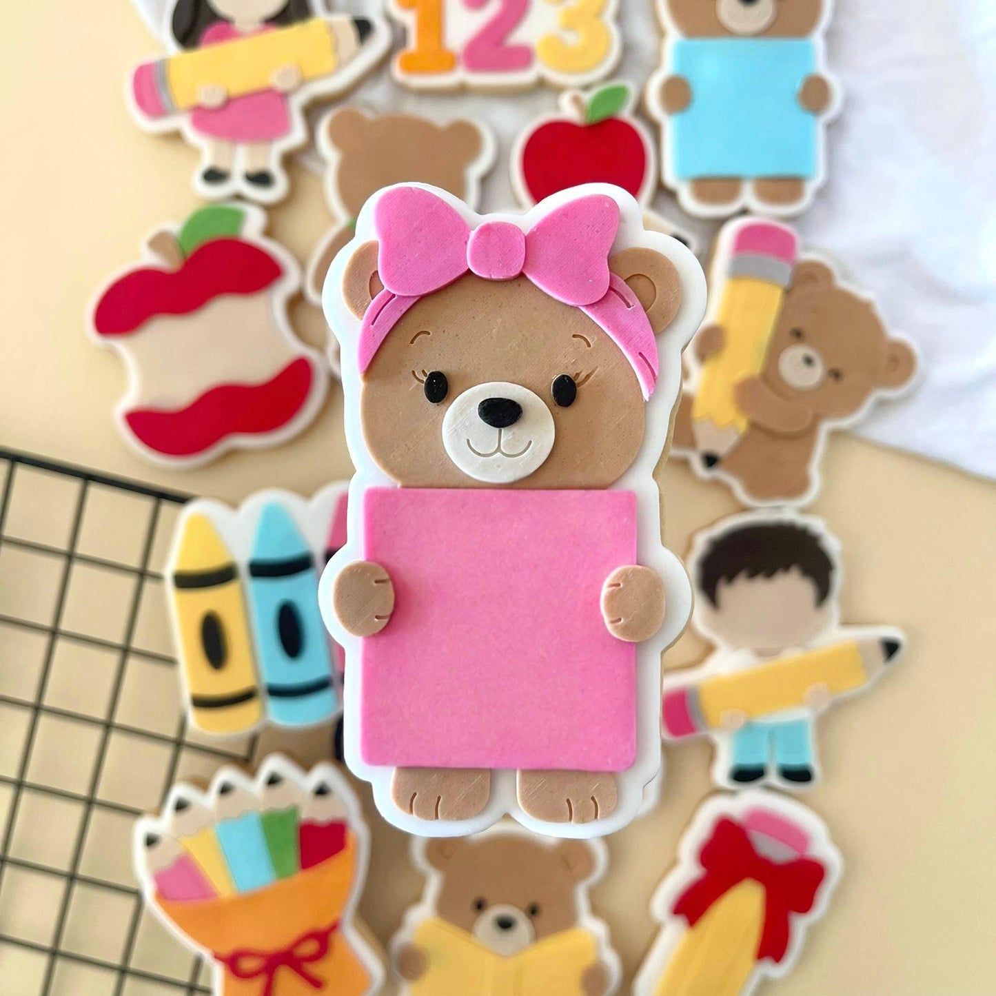 #38 - Ourson Fille avec Cadre