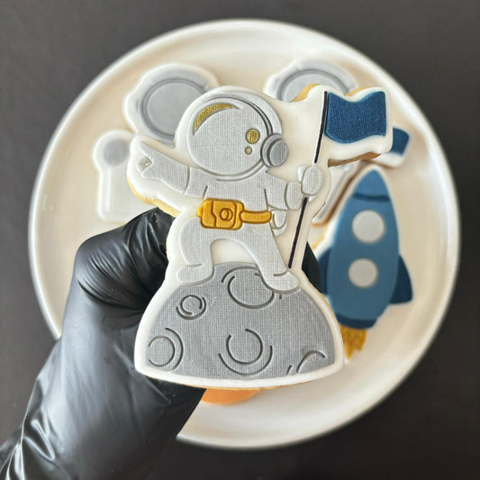 SPACE #04 - Astronaut