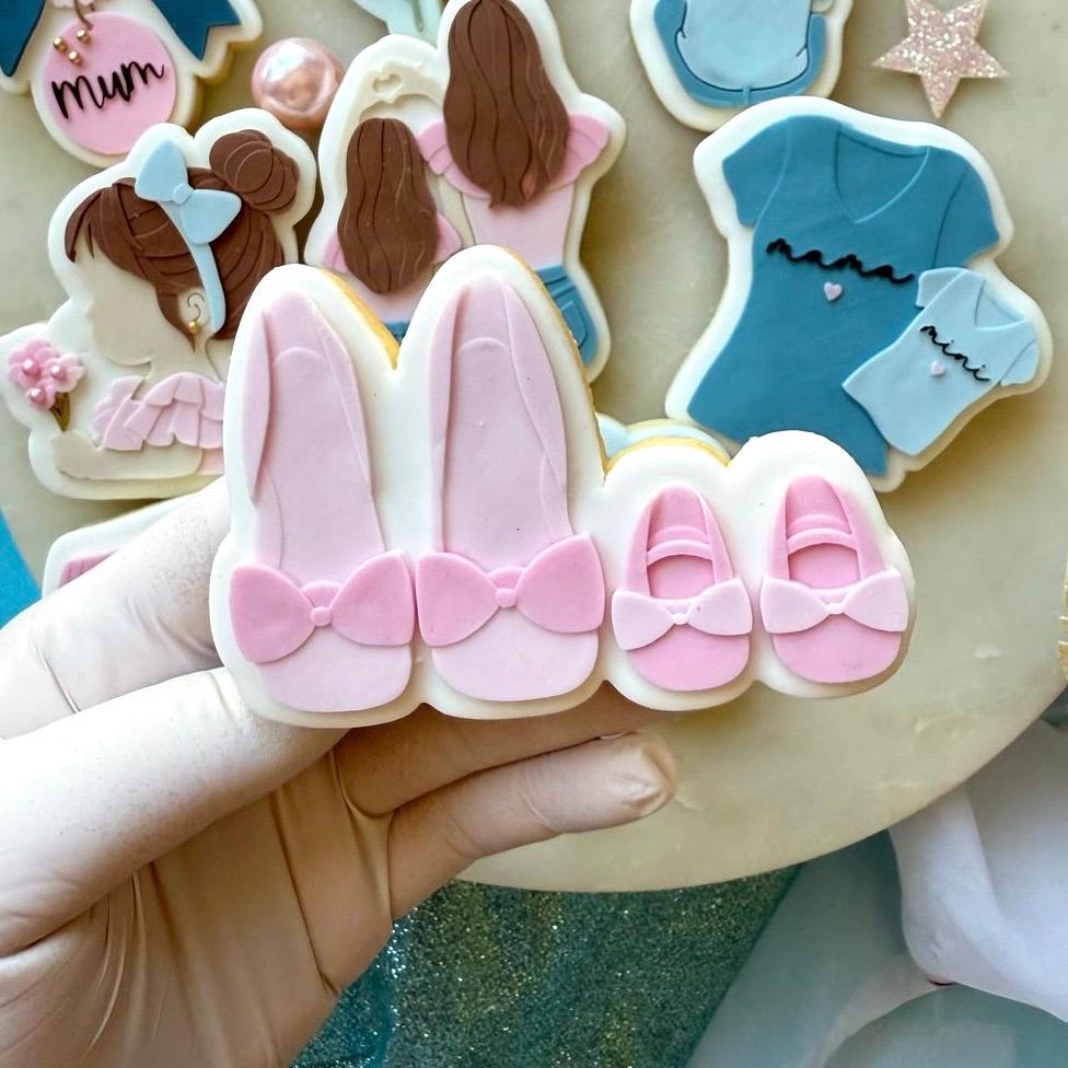 #041 - Mother and Daughter Shoes