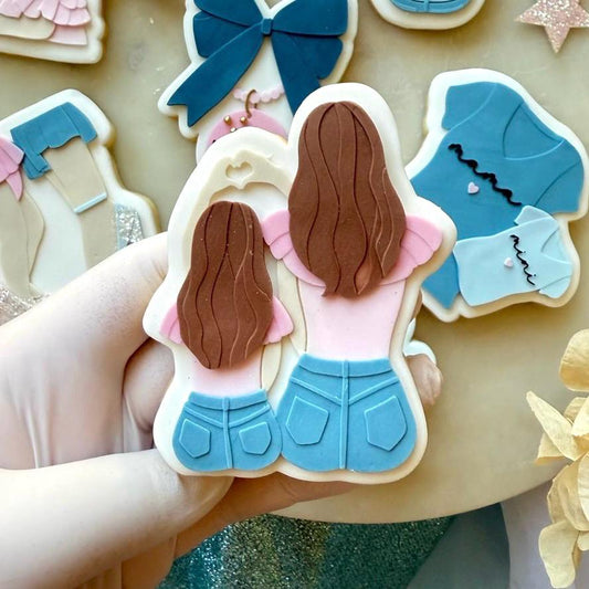 #045 - Mother and Daughter