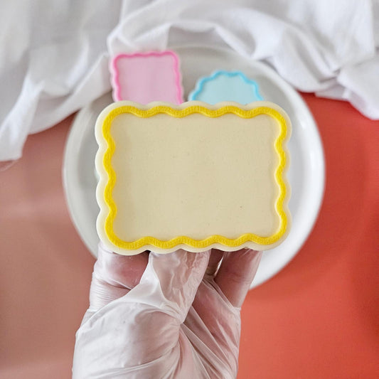 #03 - Wavy Rectangle