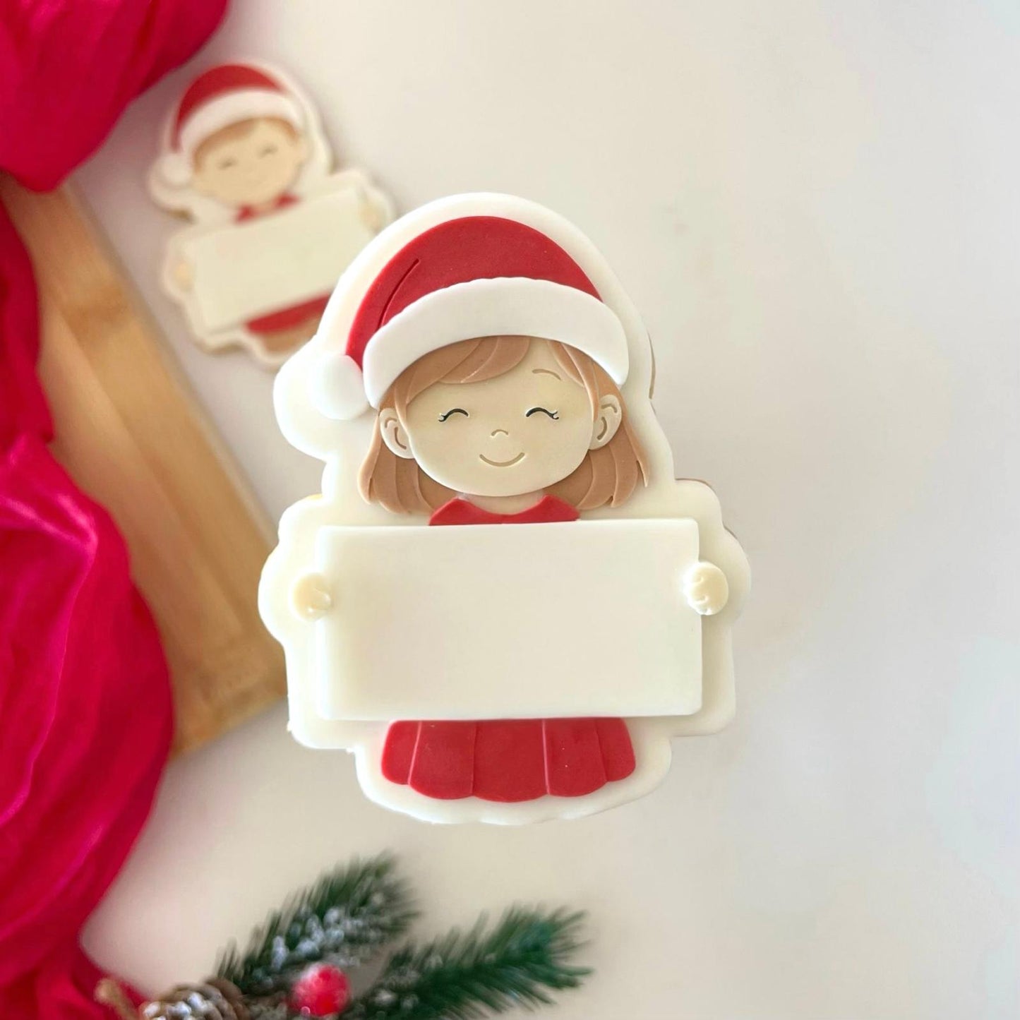 #230 - Petite Fille Marque Place