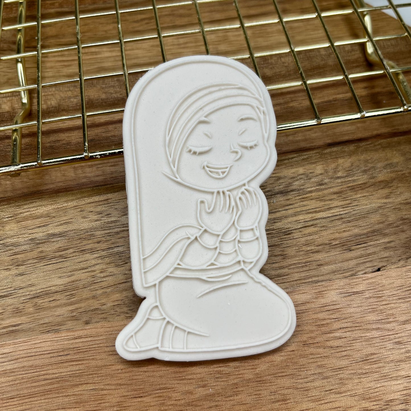 #004 - Praying Girl