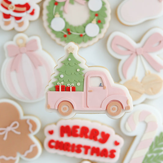 #215 - Camionette avec Sapin