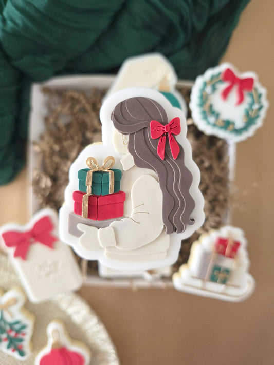 #150 - Fille avec Cadeaux