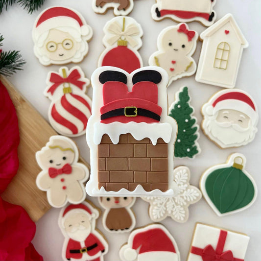 2023 CHRISTMAS - Santa Claus in the Chimney