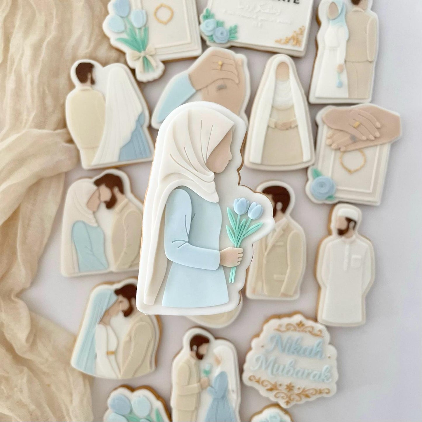 #14 - Femme voilée avec fleurs