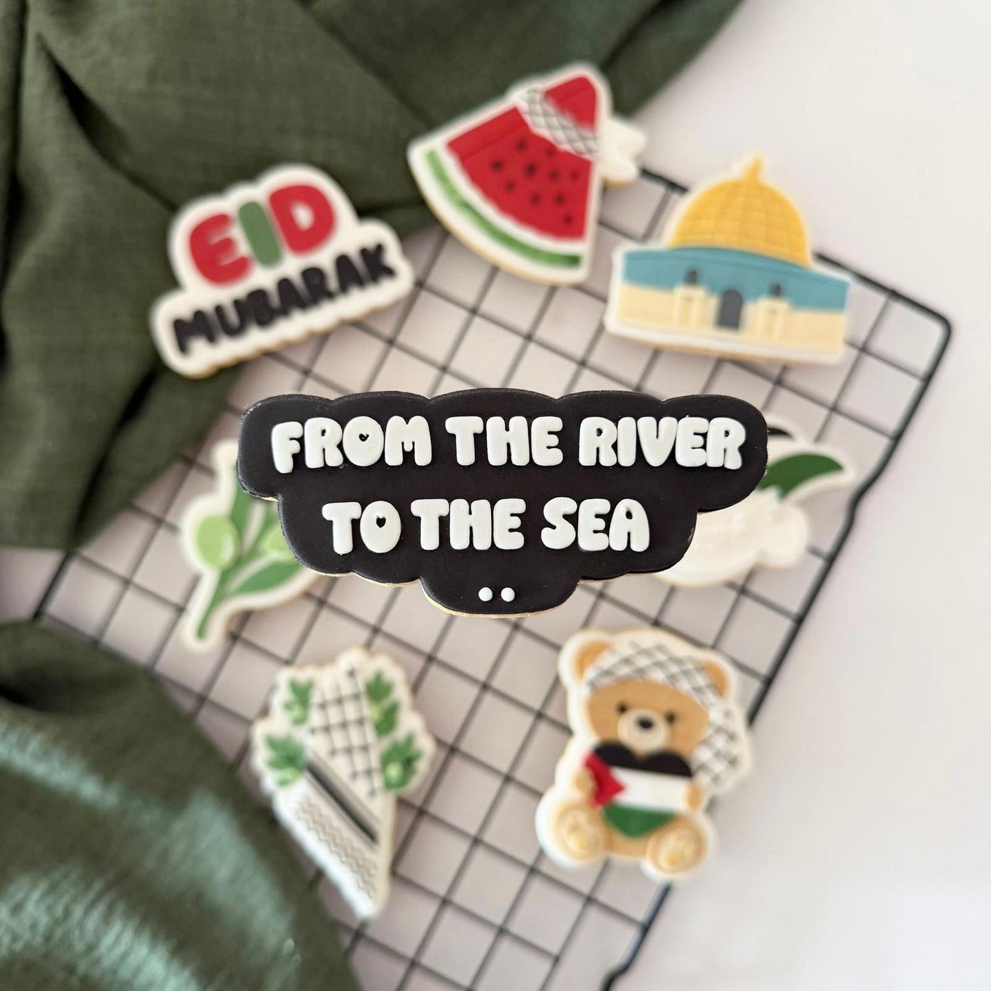 #090 - From the river to the sea