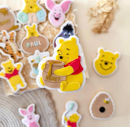 #49 - Winnie avec Pot de miel