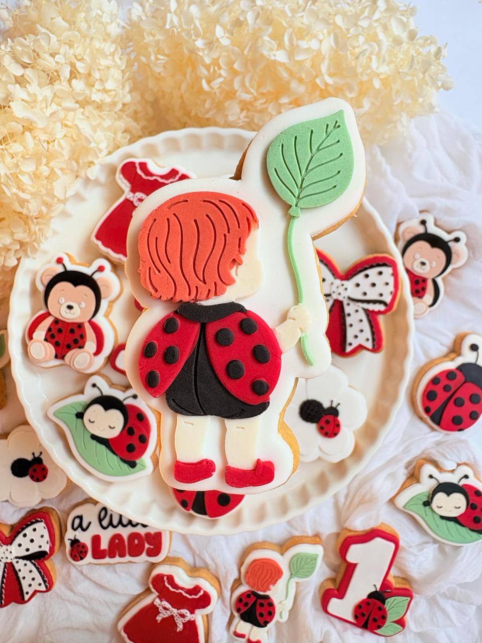 #06 - Petite fille Coccinelle