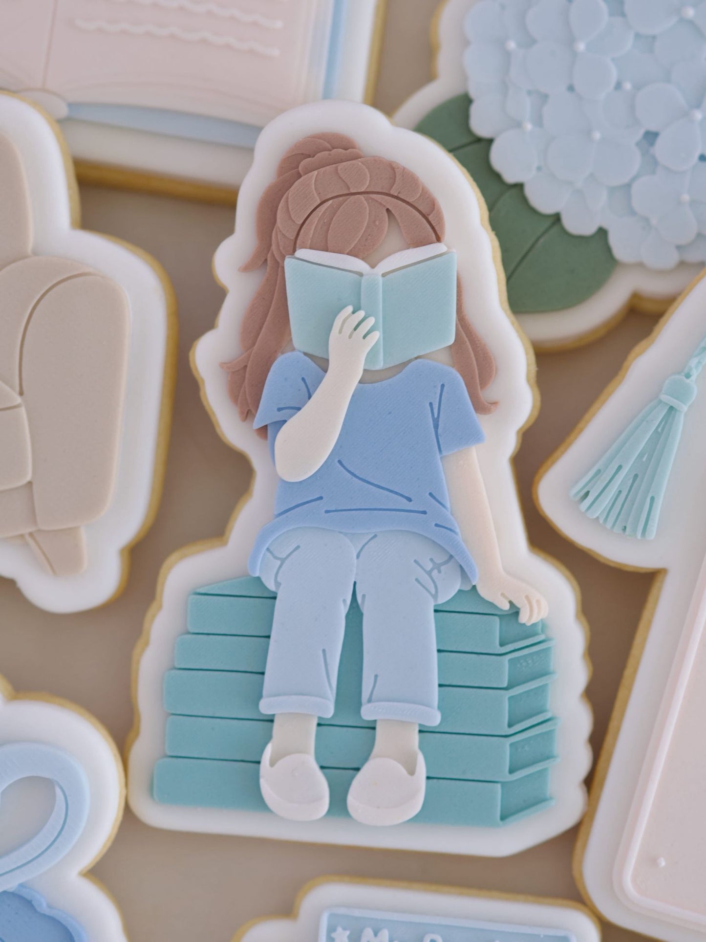 #07 - Fille sur Livre