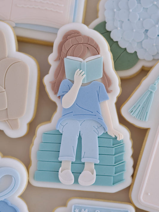 #07 - Fille sur Livre